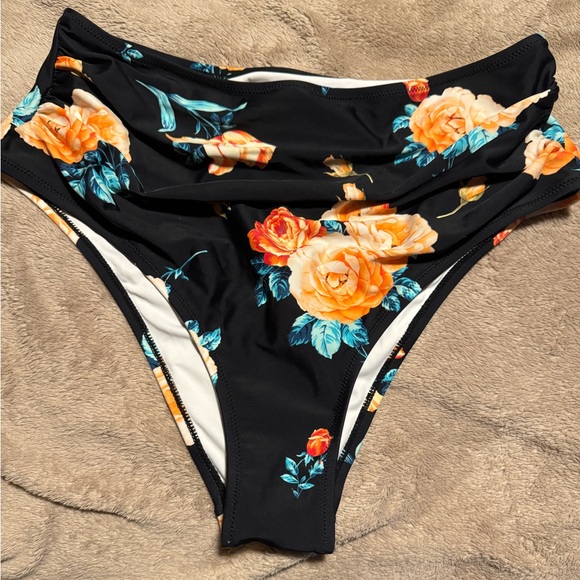 Cupshe high rise swim bottom - Picture 1 of 2